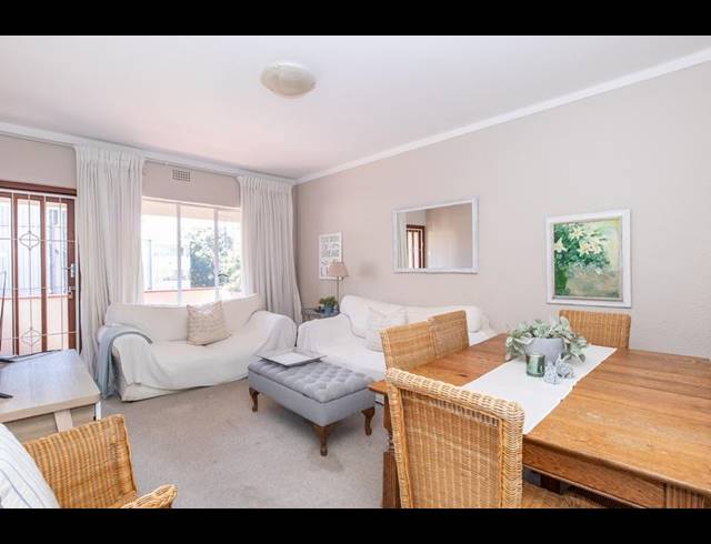 3 BEDROOM APARTMENT FOR SALE IN RONDEBOSCH VILLAGE